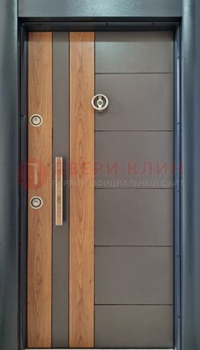 Коричневая входная дверь c МДФ панелью ЧД-01 в частный дом в Ликино-Дулево