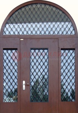 Крепкая стальная арочная дверь со стеклом и ковкой ДА-21 в Ликино-Дулево