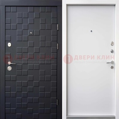 Темная входная дверь с белой МДФ внутри ДМ-222 в Ликино-Дулево