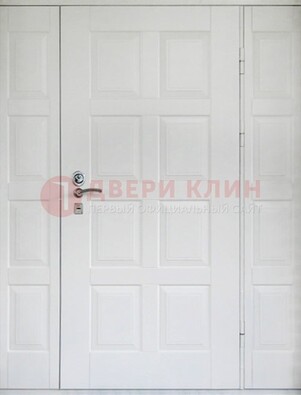 Белая входная дверь для коттеджа с МДФ ДМ-536 в Ликино-Дулево