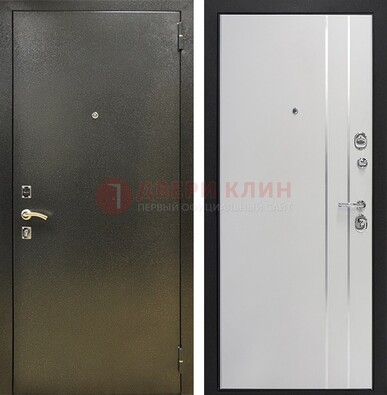 Железная темная дверь с порошковым покрытием и белая МДФ с молдингами  ДП-296 в Ликино-Дулево