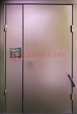 Коричневая стальная дверь в подъезд ДПД-1 в Ликино-Дулево