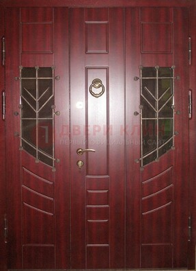 Парадная дверь со вставками из стекла и ковки ДПР-34 в загородный дом в Ликино-Дулево