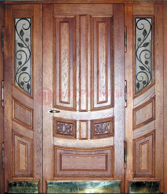 Парадная дверь со стеклом и ковкой ДПР-35 для загородного дома в Ликино-Дулево