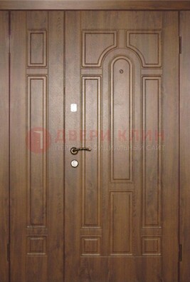 Двухстворчатая коричневая парадная дверь ДПР-48 в Ликино-Дулево