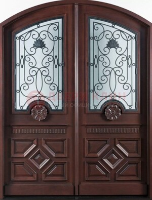 Арочная коричневая парадная дверь ДПР-66 в Ликино-Дулево