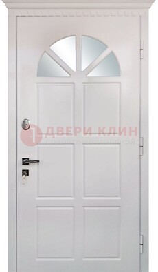 Светлая железная дверь со стеклом ДС-29 в Ликино-Дулево