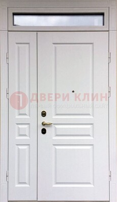 Белая двухстворчатая металлическая дверь со стеклом ДС-63 в Ликино-Дулево