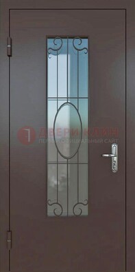 Коричневая наружная железная дверь со стеклом и ковкой ДСК-100 в Ликино-Дулево