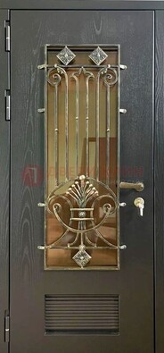 Одностворчатая железная дверь со стеклом и ковкой для дома ДСК-101 в Тамбове
