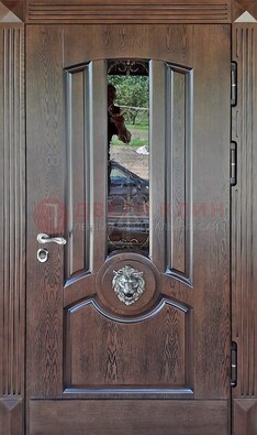 Коричневая уличная дверь со стеклом и ковкой ДСК-107 в Ликино-Дулево