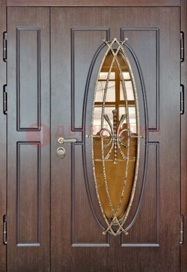 Полуторная металлическая дверь со стеклом и ковкой ДСК-108 в Раменском