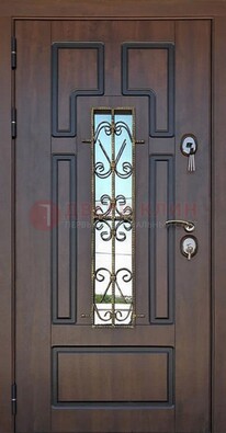 Уличная дверь со стеклом и ковкой в коричневом цвете ДСК-181 в Ликино-Дулево