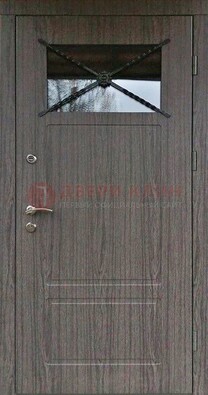 Уличная дверь со стеклом и ковкой вверху ДСК-190 в Ликино-Дулево