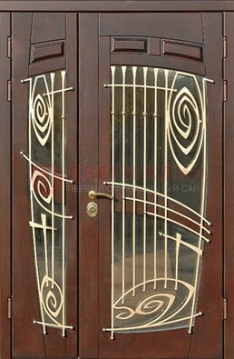 Коричневая железная дверь с большим стеклом и ковкой ДСК-203 в Ликино-Дулево