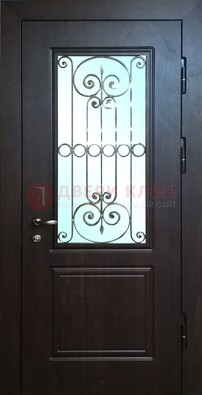 Железная дверь со стеклом и ковкой ДСК-65 для общественных зданий в Ликино-Дулево
