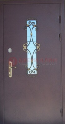 Металлическая дверь со стеклом и ковкой ДСК-77 в панельный дом в Ликино-Дулево