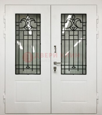 Белая двухстворчатая уличная дверь Винорит со стеклом ДСТ-4 в Ликино-Дулево