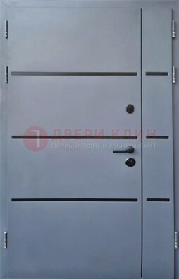 Серая металлическая тамбурная дверь с молдингами ДТМ-42 в Ликино-Дулево