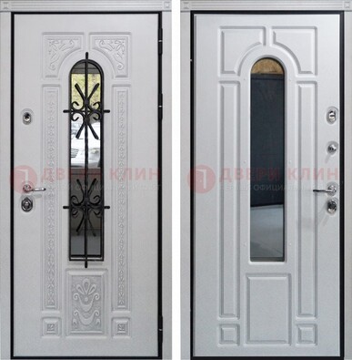 Белая стальная дверь с виноритом и ковкой снаружи ДВТ-197 в Ликино-Дулево